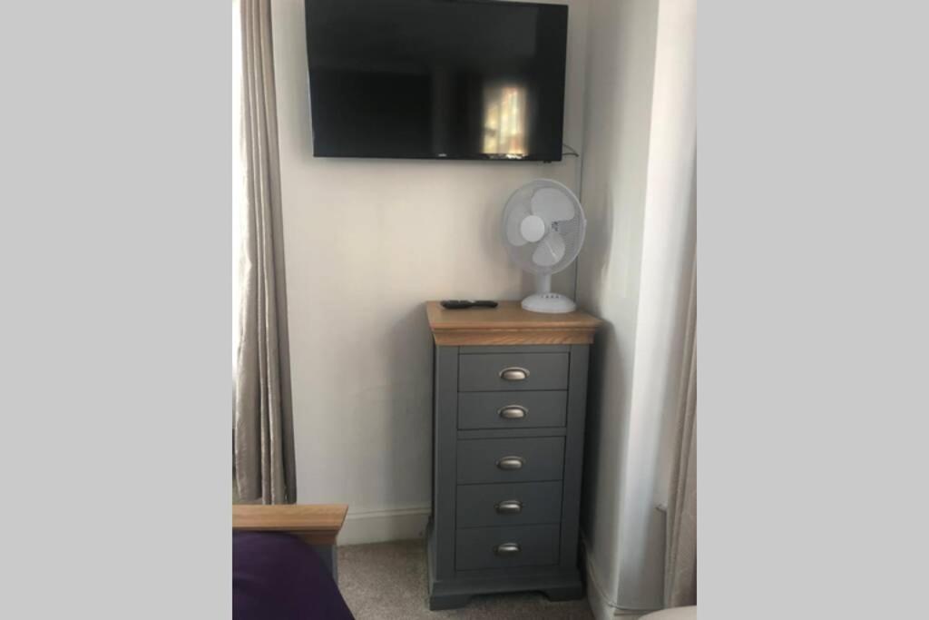 Ferienwohnung Bernards Hideout Cromer Exterior foto