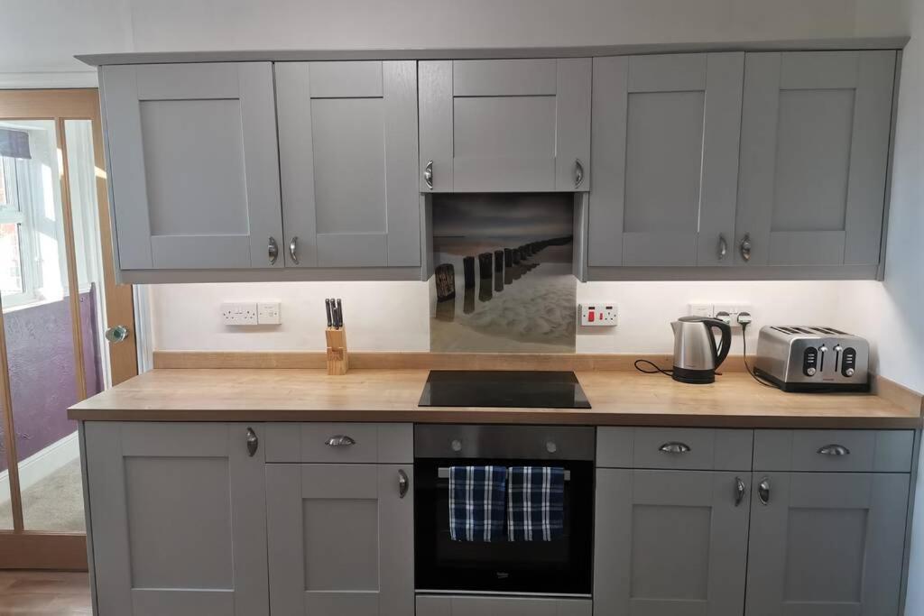 Ferienwohnung Bernards Hideout Cromer Exterior foto